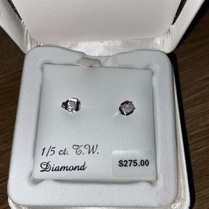 Diamond earring. Never worn
